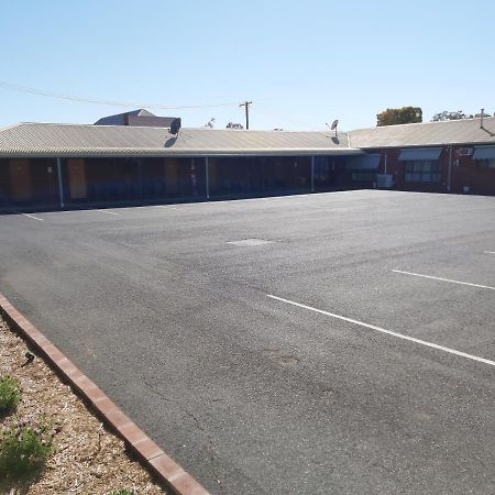 Country Mile Motor Inn Forbes Bagian luar foto