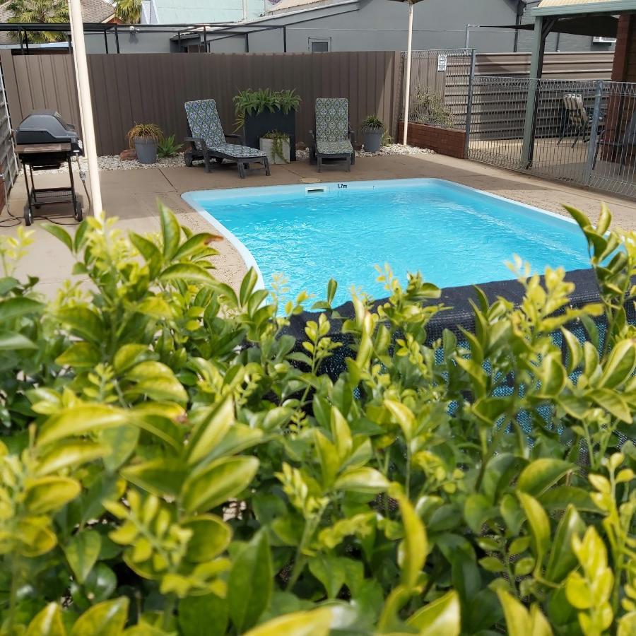 Country Mile Motor Inn Forbes Bagian luar foto