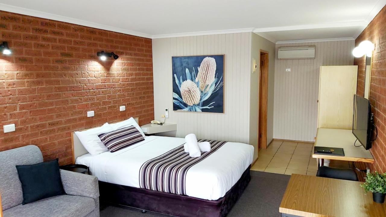 Country Mile Motor Inn Forbes Bagian luar foto